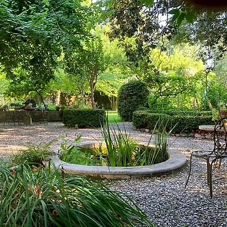 לינה וארוחת בוקר Maison Du Loup 4*